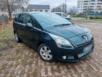 Gebraucht Peugeot 5008 Family 112 PS (82 kW) 2011 Schwarz Van / Kleinbus
