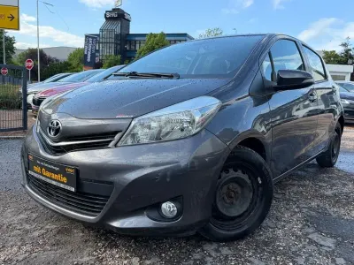 Gebraucht Toyota Yaris 99 PS (72 kW) 2014 Grau Kleinwagen
