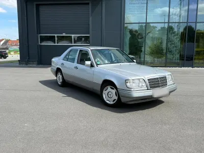 Gebraucht Mercedes E200 136 PS (100 kW) 1994 Silber Limousine