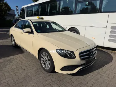 Gebraucht Mercedes E200 150 PS (110 kW) 2019 Hellelfenbein Limousine