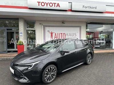 (209) night sky black metallic Gebraucht 2024 Toyota Corolla Style Kombi | 32.980 € (Etwas zu teuer)