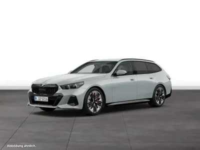 Gebraucht BMW 540 286 PS (210 kW) 2025 Brooklyn grau metallic Kombi