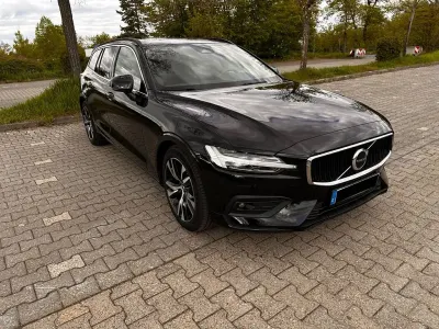 Second-hand Volvo V60 Core 163 CP (119 kW) 2024 Negru Break