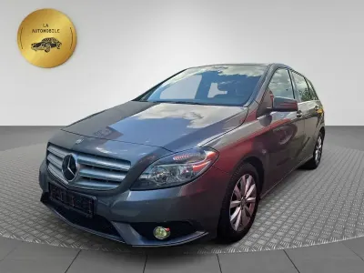 Gebraucht Mercedes B180 109 PS (80 kW) 2014 Grau Van / Kleinbus