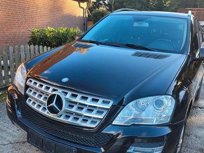 Schwarz Gebraucht 2010 Mercedes ML350 SUV | 10.400 € (Fairer Preis)