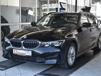 Gebraucht BMW 330e Advantage 113 PS (83 kW) 2021 Andere Limousine