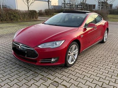 Rot Gebraucht 2013 Tesla Model S Kleinwagen | 15.450 € (Fairer Preis)