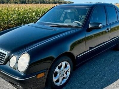 Blau Gebraucht 2000 Mercedes E240 Classic Limousine | 6.800 €