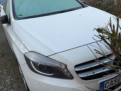 Weiß Gebraucht 2013 Mercedes A200 Kleinwagen | 10.600 € (Etwas zu teuer)