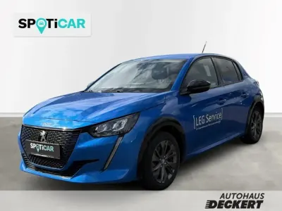 Gebraucht Peugeot e-208 Allure 100 kW (136 PS) 2023 Vertigo blau Kleinwagen