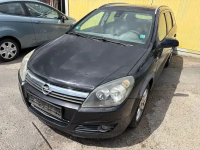 Gebraucht Opel Astra 105 PS (77 kW) 2004 Schwarz Limousine