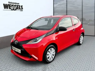 Second-hand Toyota Aygo 69 CP (50 kW) 2015 Roșu Hatchback