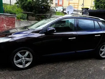Gebraucht Renault Mégane Expression 131 PS (96 kW) 2012 Braun Limousine