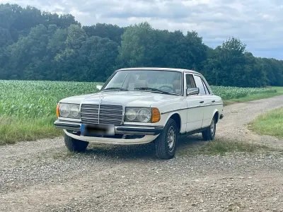 Gebraucht Mercedes 200 109 PS (80 kW) 1981 Weiß Limousine