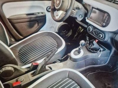 Second-hand Renault Twingo Techno 60 kW (82 CP) 2023 Roșu Hatchback