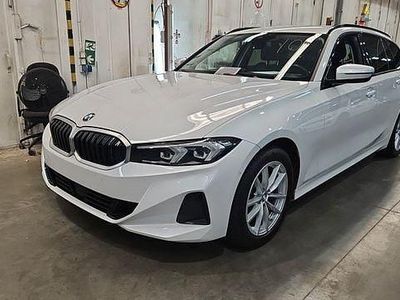 Weiß Gebraucht 2023 BMW 318 Shadowline Kombi | 22.999 € (Fairer Preis)