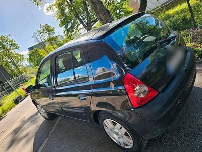 Second-hand Renault Clio II 75 CP (55 kW) 2005 Negru Berlinǎ