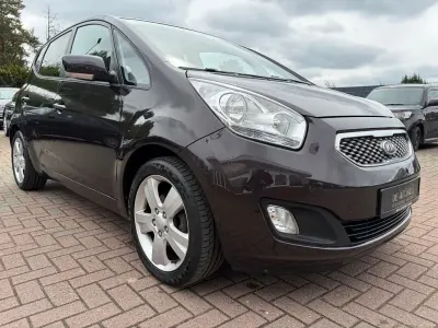 Gebraucht Kia Venga 125 PS (91 kW) 2010 Violet Kleinwagen
