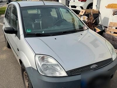Usata Ford Fiesta 59 CV (43 kW) 2003 Argento Utilitaria