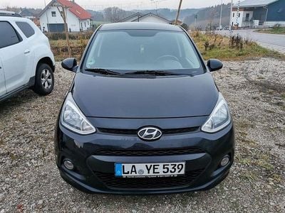 Gebraucht Hyundai i10 67 PS (49 kW) 2016 Schwarz Kleinwagen