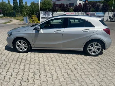 Gebraucht Mercedes A180 Edition 122 PS (89 kW) 2015 Silber Kleinwagen