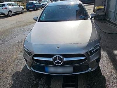 Gebraucht Mercedes A180 116 PS (85 kW) 2019 Grau Limousine