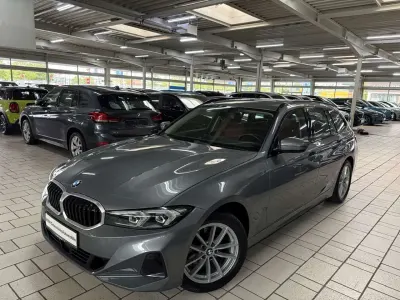 Gebraucht BMW 320 190 PS (139 kW) 2022 Skyscraper grau metallic Kombi