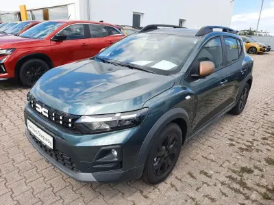 Neu Dacia Sandero Extreme 122 PS (89 kW) 2026 Grün Limousine
