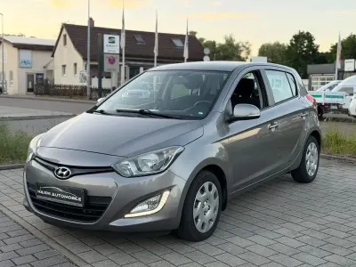 Gebraucht Hyundai i20 Classic 86 PS (63 kW) 2013 Grau Kleinwagen
