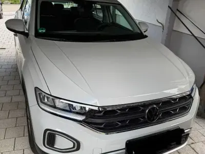 Gebraucht VW T-Roc Basis 110 PS (80 kW) 2022 Grau SUV