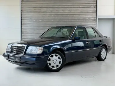 Gebraucht Mercedes E220 150 PS (110 kW) 1994 Blau Limousine