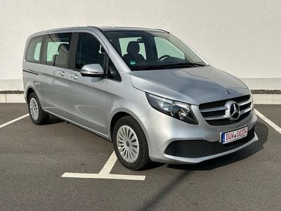 Mercedes V220