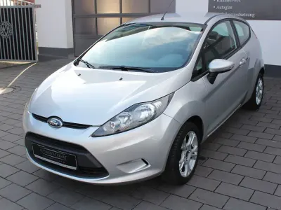 Gebraucht Ford Fiesta Trend 60 PS (44 kW) 2011 Silber Kleinwagen