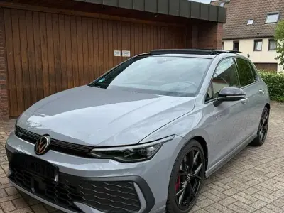 Gebraucht VW Golf VIII GTI 265 PS (194 kW) 2024 Grau Limousine