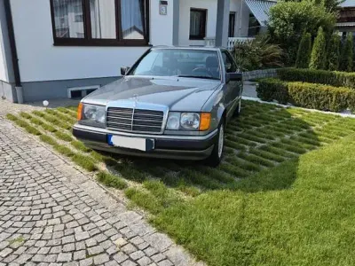 Gebraucht Mercedes 230 132 PS (97 kW) 1987 Blau Coupé