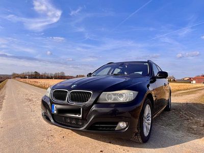Gebraucht BMW 320 184 PS (135 kW) 2010 Schwarz Kombi