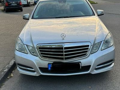Gebraucht Mercedes E220 Avantgarde 170 PS (125 kW) 2011 Silber Limousine