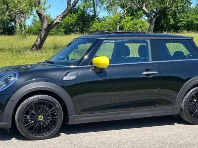 Gebraucht Mini Cooper SE 135 kW (184 PS) 2023 Schwarz Kleinwagen