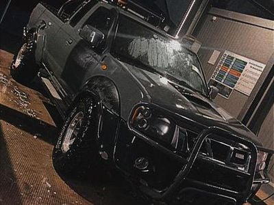 Begagnad Nissan Navarra 139 HK (102 kW) 2001 Grå SUV