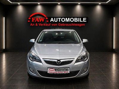 Usata Opel Astra Innovation 179 CV (131 kW) 2011 Argento Utilitaria