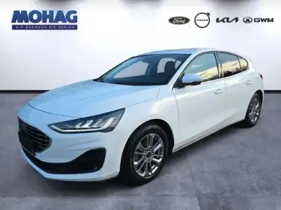 Gebraucht Ford Focus Titanium 125 PS (91 kW) 2024 Frozen white Limousine