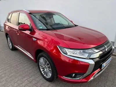Gebraucht Mitsubishi Outlander P-HEV Spirit 224 PS (164 kW) 2021 Rot SUV