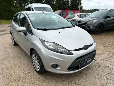 Gebraucht Ford Fiesta Titanium 68 PS (50 kW) 2010 Silber Limousine