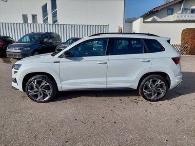 Neu Skoda Karoq SportLine 150 PS (110 kW) 2026 Moonweißmetallic SUV