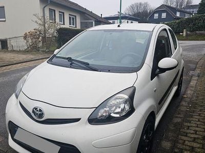 Gebraucht Toyota Aygo Connect Style 68 PS (50 kW) 2014 Weiß Kleinwagen