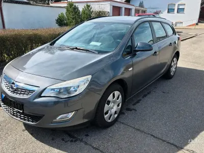 Gebraucht Opel Astra 120 PS (88 kW) 2012 Grau Kombi