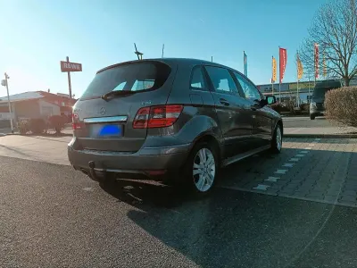 Używany Mercedes B200 140 KM (102 kW) 2010 Szary Minivan