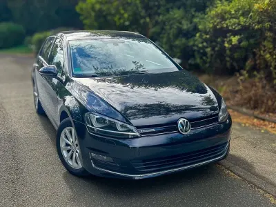 Gebraucht VW Golf VII LOUNGE 125 PS (91 kW) 2015 Schwarz Limousine
