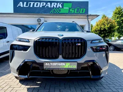 Gebraucht BMW X7 M Sport 530 PS (389 kW) 2024 Grau SUV