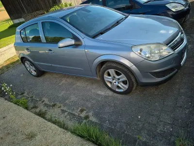 Usata Opel Astra 105 CV (77 kW) 2009 Argento Berlina
